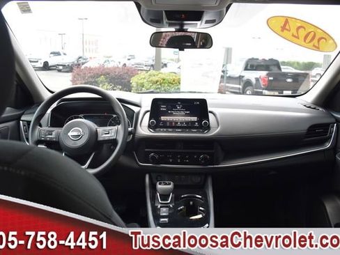 Used 2024 Nissan Rogue S FWD image 3