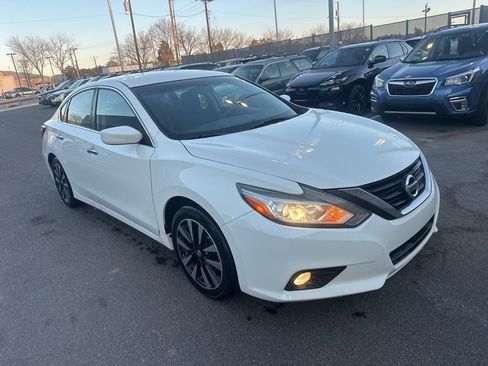 Used 2018 Nissan Altima 2.5 SV image 3