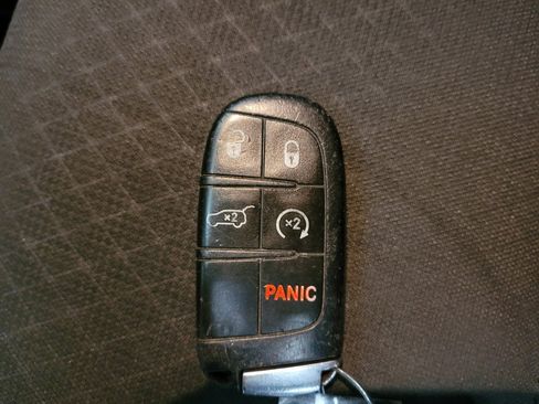 Used 2019 Jeep Grand Cherokee Laredo image 32