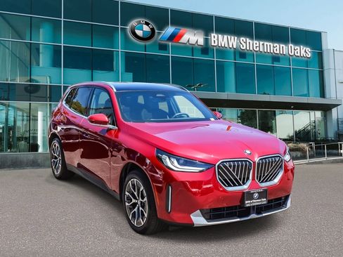 Used 2025 BMW X3 xDrive30 w/ Premium Package AWD/4WD image 3