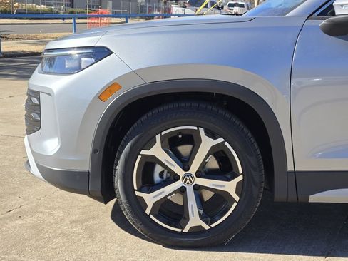 New 2026 Volkswagen Tiguan SE FWD image 5