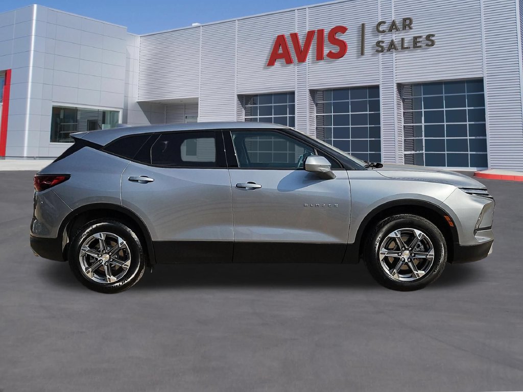 Used 2025 Chevrolet Blazer LT FWD image 5