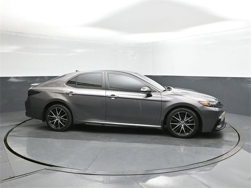 Used 2022 Toyota Camry SE image 26