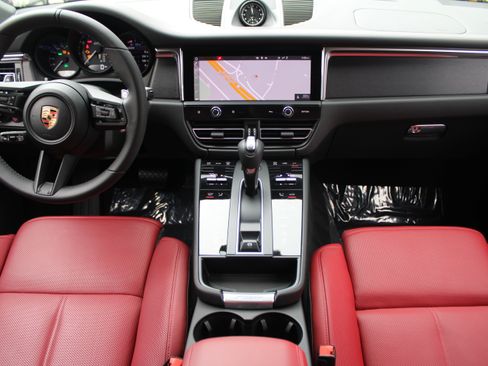 Used 2026 Porsche Macan GTS AWD/4WD image 17