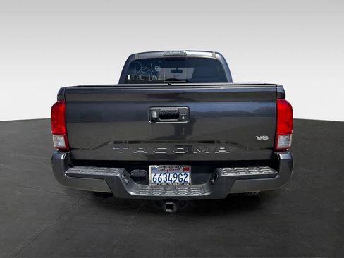 Used 2017 Toyota Tacoma TRD Sport w/ Tow Package RWD image 6