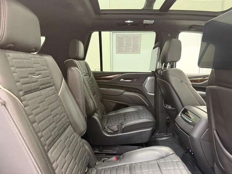 Used 2022 Cadillac Escalade Sport Platinum w/ LPO, ONYX Package AWD/4WD image 9