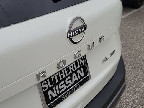 Certified 2023 Nissan Rogue SL AWD/4WD image 6