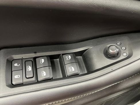 Used 2023 Jeep Grand Cherokee Altitude image 28