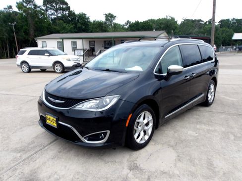 Used 2020 Chrysler Pacifica Limited image 2