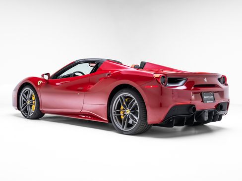 Used 2019 Ferrari 488 Spider image 33