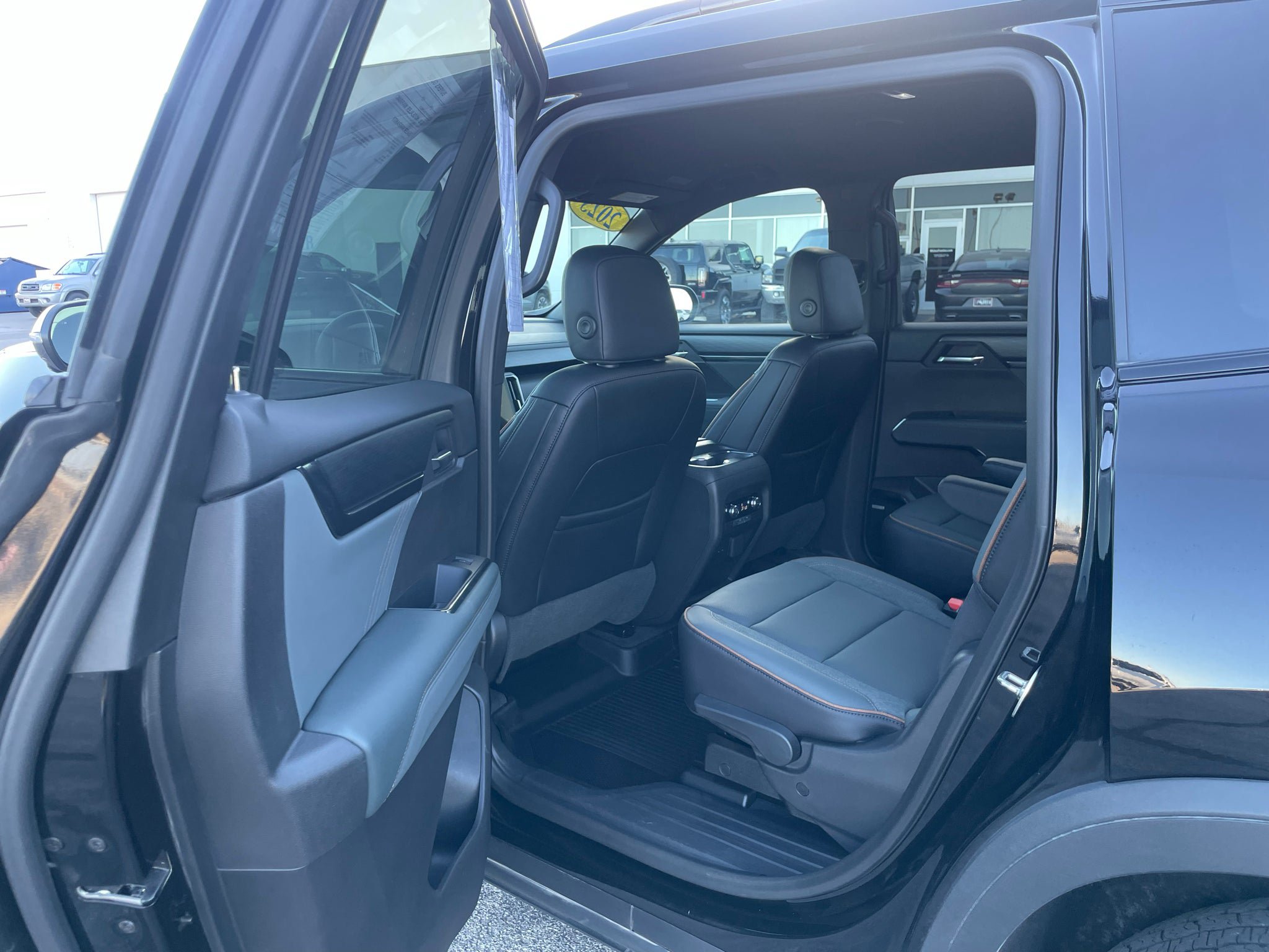 Used 2025 GMC Acadia AT4 w/ LPO, Floor Liner Package AWD/4WD image 20