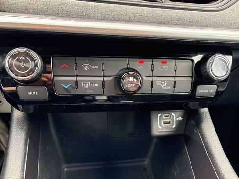 Used 2023 Jeep Compass Latitude AWD/4WD image 22