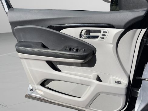 Certified 2017 Honda Pilot Touring image 16