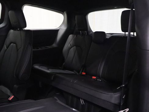 New 2026 Chrysler Pacifica Select FWD image 13