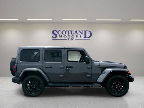 Used 2025 Jeep Wrangler Unlimited Sahara AWD/4WD image 5