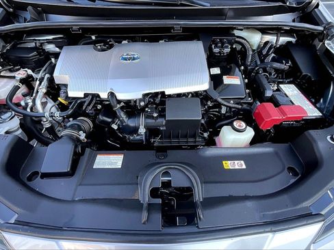 Used 2021 Toyota Prius LE image 9