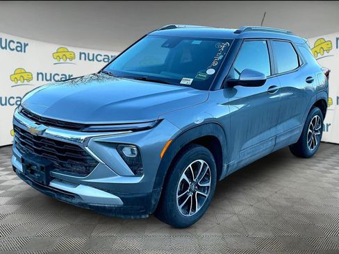 Used 2025 Chevrolet TrailBlazer LT image 2