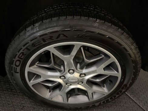 Used 2020 Jeep Grand Cherokee Limited w/ Premium Lighting Group image 9