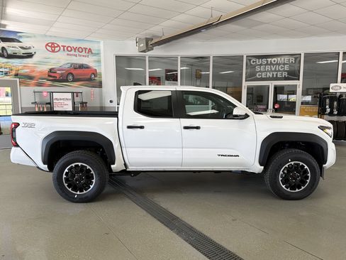 New 2025 Toyota Tacoma TRD Off-Road AWD/4WD image 6