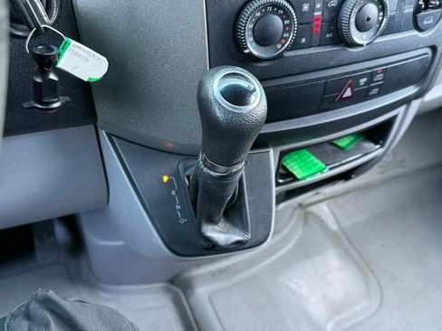 Used 2014 Freightliner Sprinter 2500 image 17