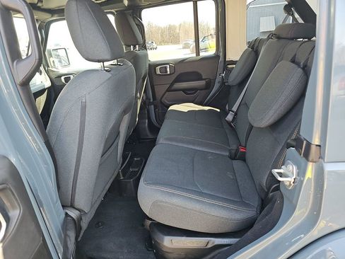 Used 2025 Jeep Wrangler Unlimited Sahara AWD/4WD image 11