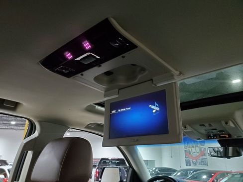 Used 2017 Cadillac Escalade ESV Premium Luxury RWD image 22