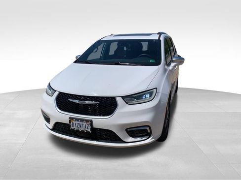 Used 2022 Chrysler Pacifica Pinnacle image 4