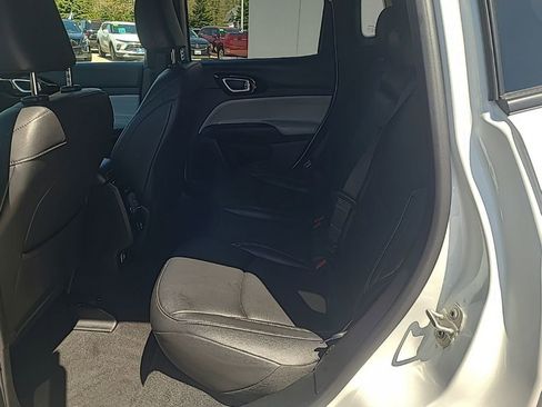 Used 2025 Jeep Compass Limited AWD/4WD image 18
