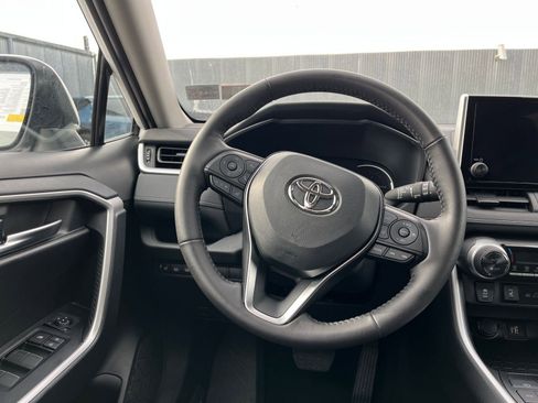 Used 2025 Toyota RAV4 XLE image 28