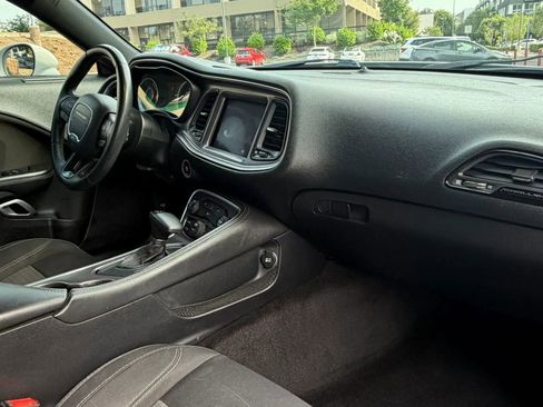 Used 2015 Dodge Challenger SXT RWD image 16