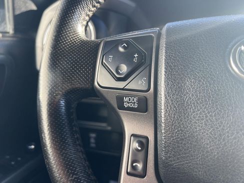 Used 2016 Toyota Tacoma TRD Sport image 18