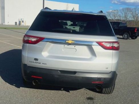 Used 2020 Chevrolet Traverse LT w/ Driver Confidence II Package AWD/4WD image 7