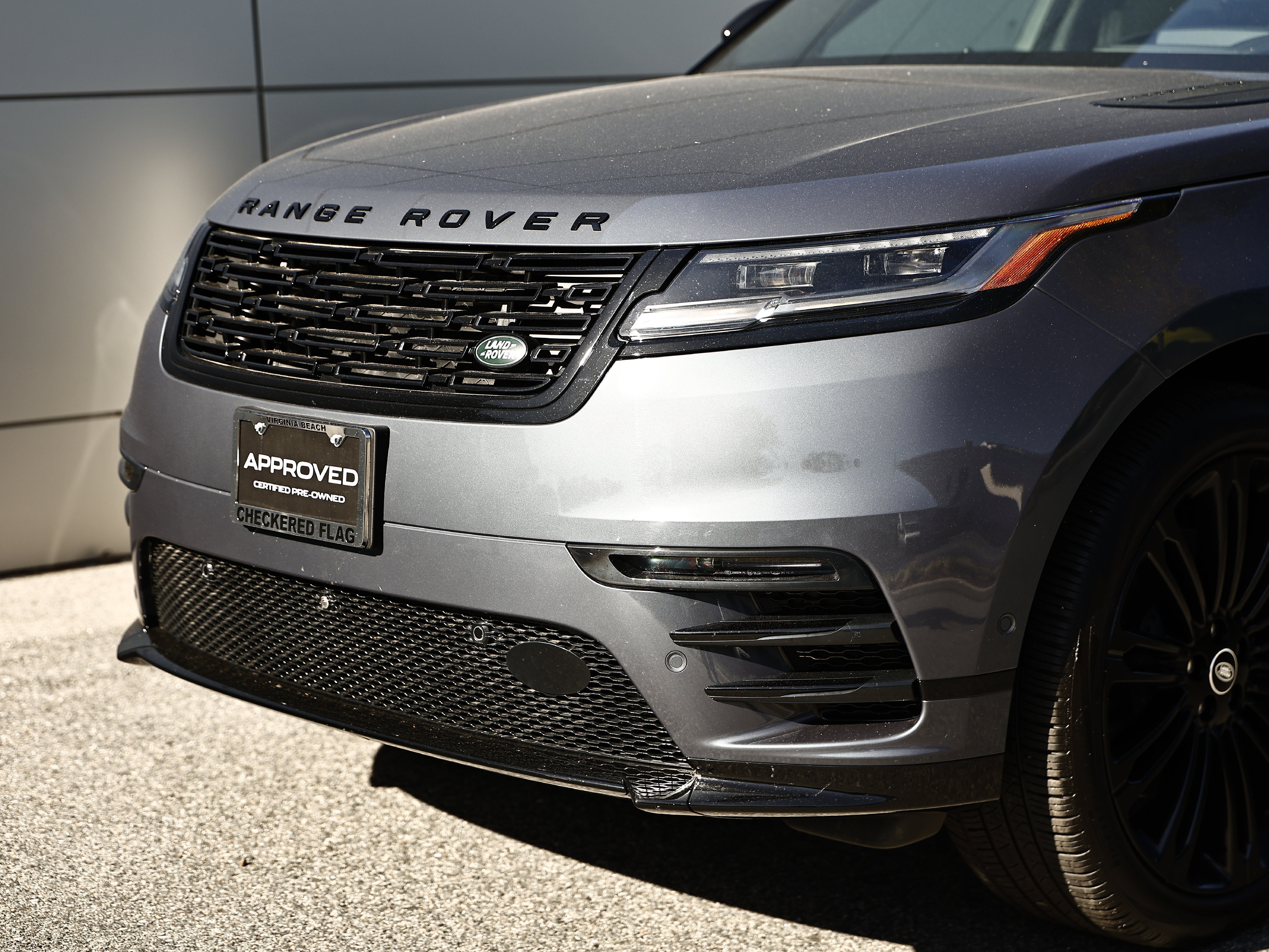 Used 2026 Land Rover Range Rover Velar Dynamic SE AWD/4WD image 2