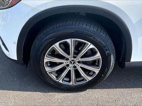 Used 2024 Mercedes-Benz GLC 300 4MATIC image 9