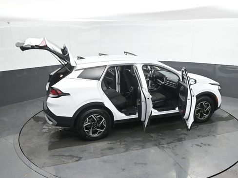 Used 2025 Kia Sportage LX AWD/4WD image 51