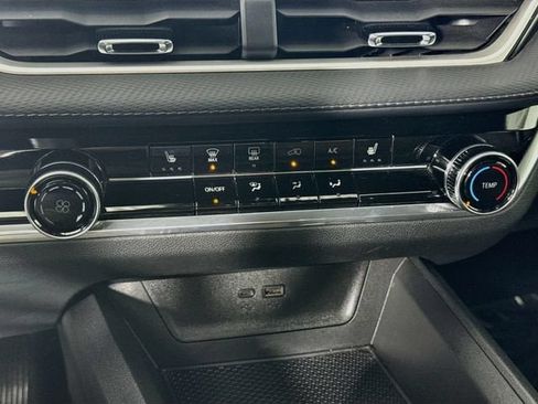 Used 2025 Chevrolet Equinox LT FWD image 16