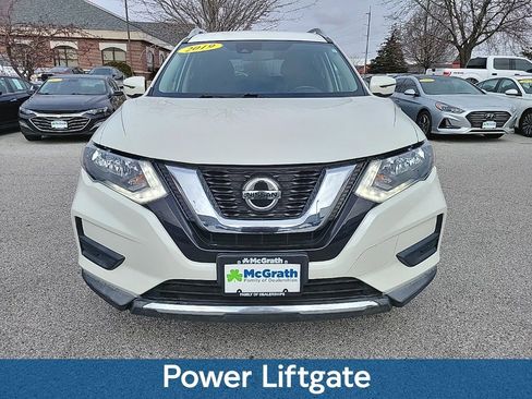 Used 2019 Nissan Rogue SV image 2