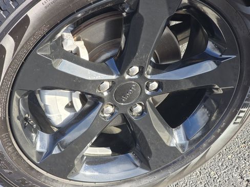 Used 2025 Jeep Grand Cherokee Limited w/ Black Appearance Package image 11