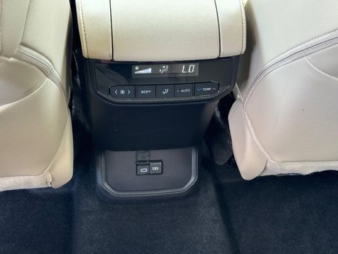 Used 2024 Toyota Highlander XLE image 14