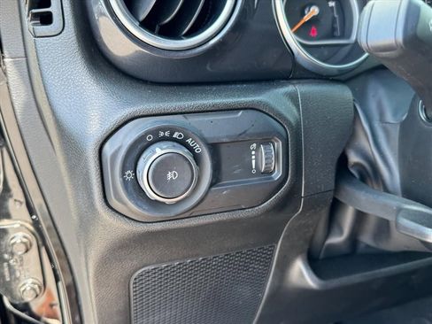 Used 2023 Jeep Wrangler Unlimited Sahara AWD/4WD image 20