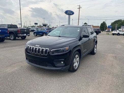 Used 2019 Jeep Cherokee Latitude FWD image 2
