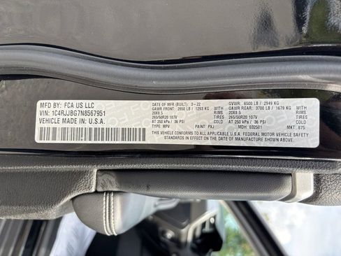 Used 2022 Jeep Grand Cherokee L Limited w/ Luxury Tech Group II RWD image 30