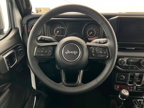 Used 2026 Jeep Gladiator Rubicon AWD/4WD image 13