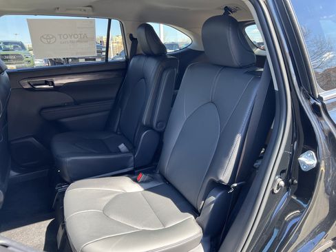 New 2026 Toyota Highlander Limited image 13