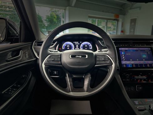 Used 2023 Jeep Grand Cherokee L Limited AWD/4WD image 18