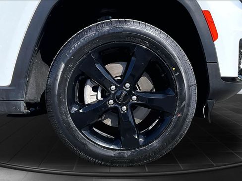 Used 2023 Jeep Grand Cherokee L Laredo AWD/4WD image 34