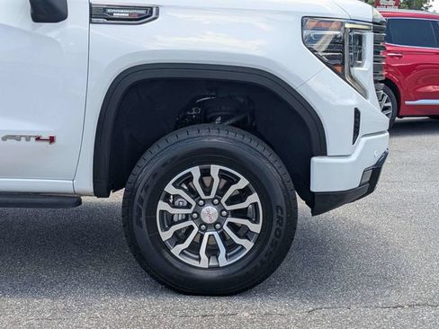 Used 2023 GMC Sierra 1500 AT4 w/ AT4 Premium Package AWD/4WD image 11