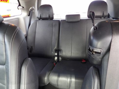 Used 2015 Toyota Sienna SE image 14