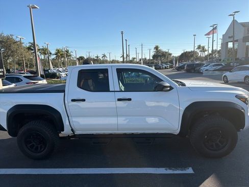 Used 2024 Toyota Tacoma SR image 5