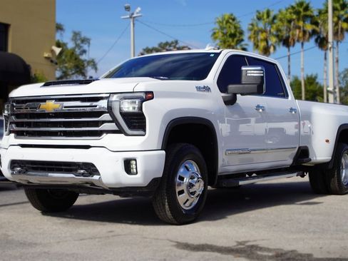 Used 2024 Chevrolet Silverado 3500 High Country w/ Technology Package image 16